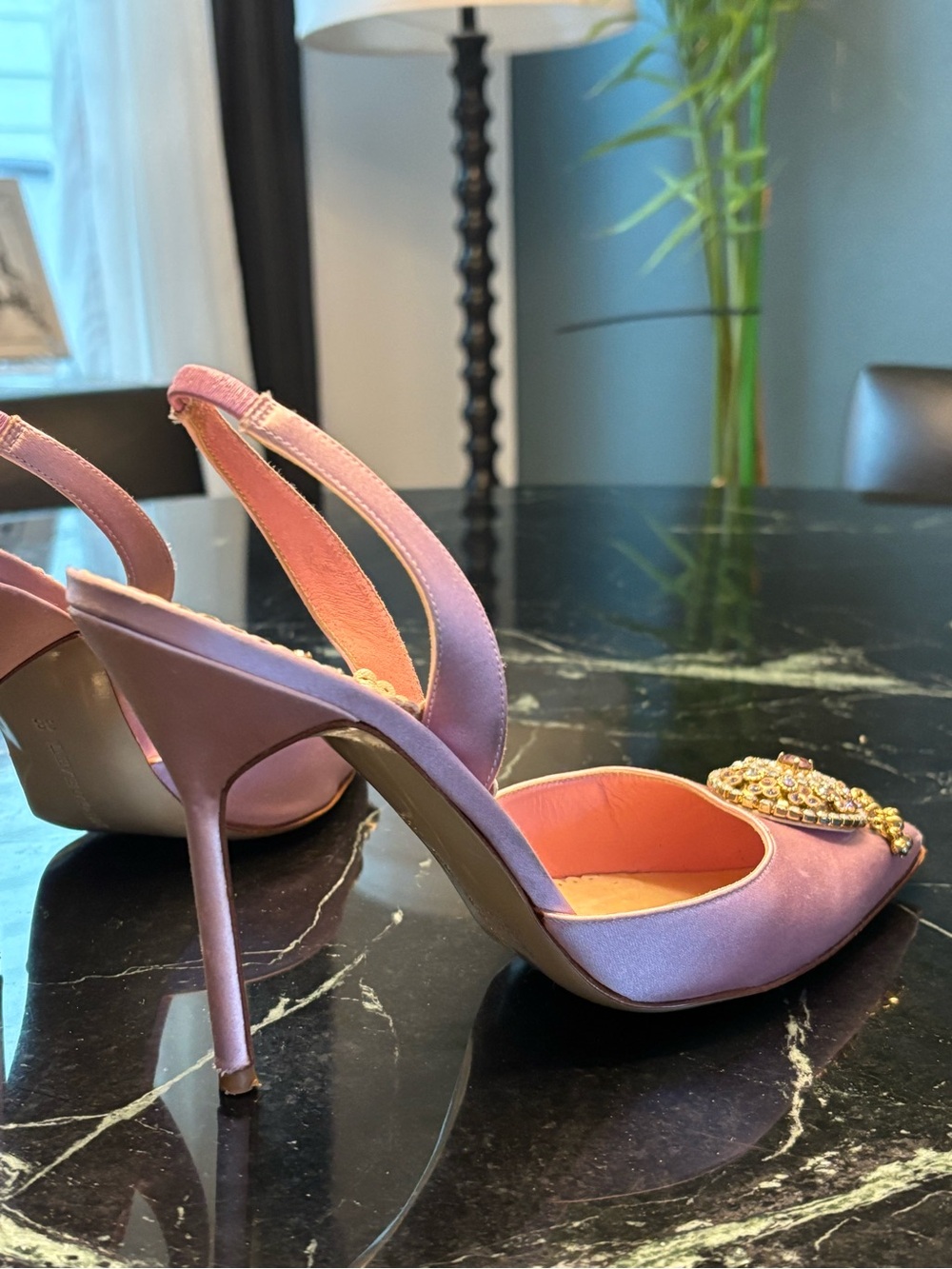 Preloved Manolo Blahnik (US 7.5 EUR38) - Picture 2 of 16
